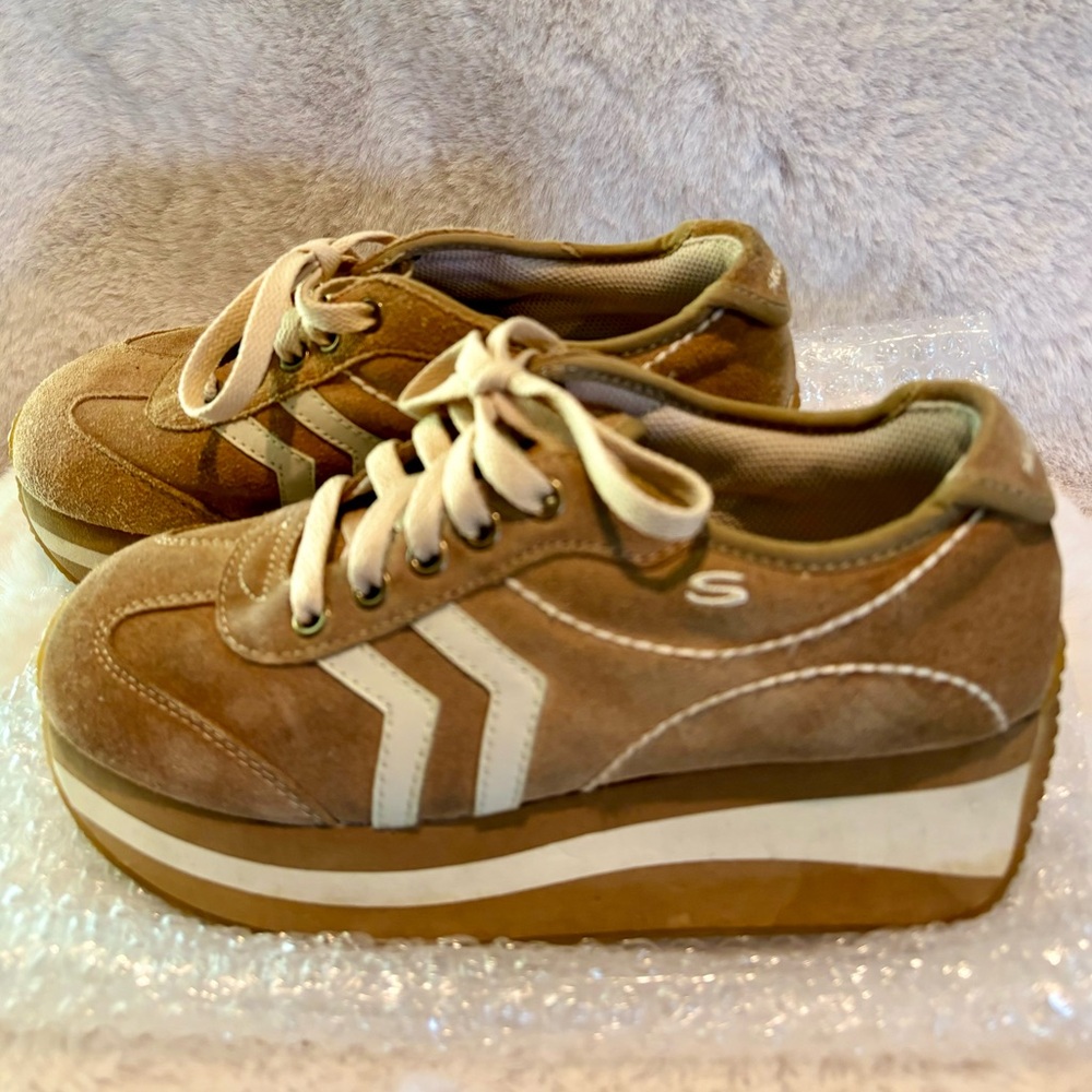 Sketchers Sneakers - Picture 2 of 6